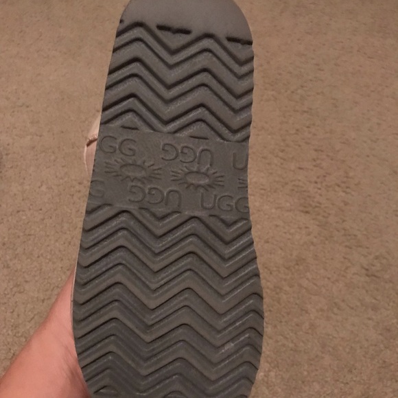 Pink uggs size 5 used condition gray soles - Picture 6 of 8